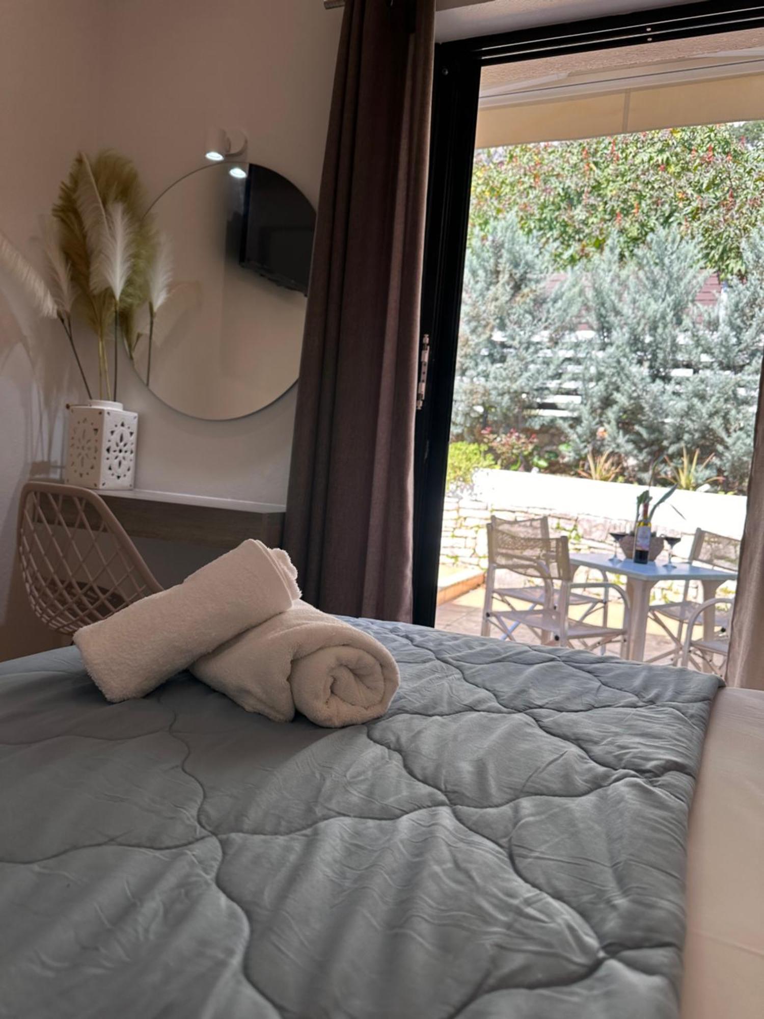 Vladimiros Apartments Barbati Luaran gambar